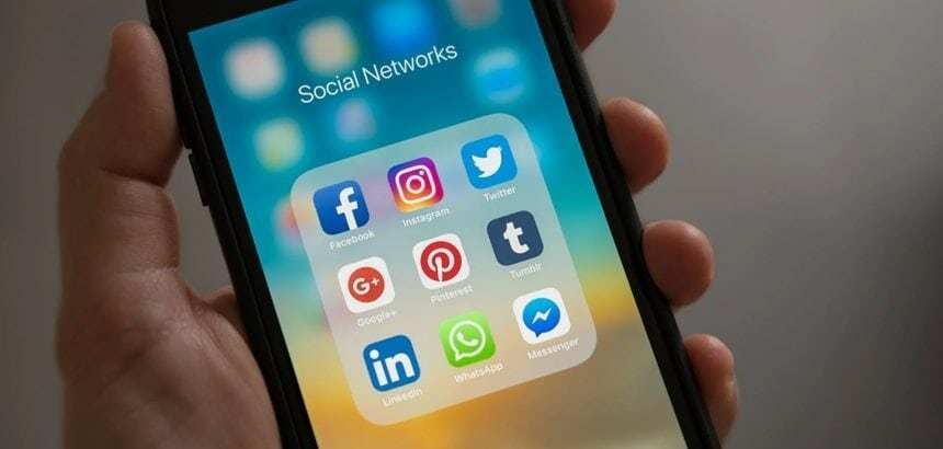 corporate social media story usage