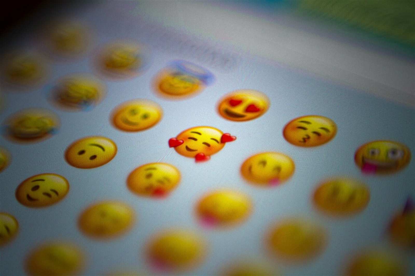 objet email emojis